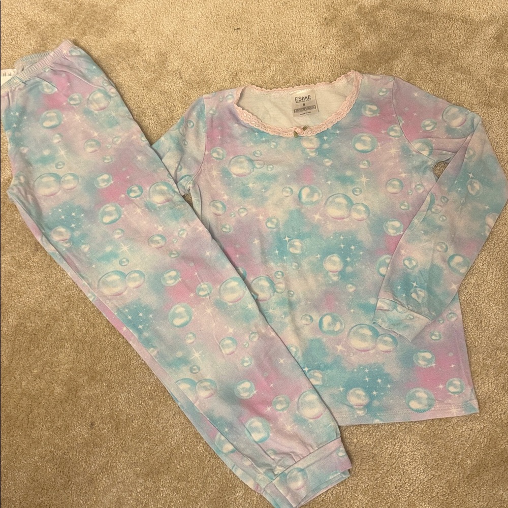 ESME pajama set
Smoke free pet free home
Amazing condition